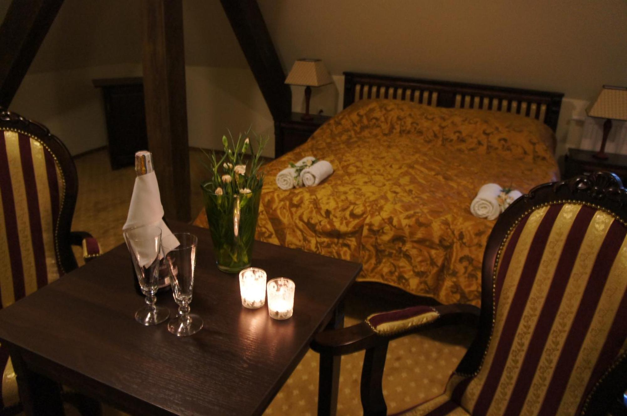 Hotel Dworska Elektrownia Kędzierzyn-Koźle Zimmer foto