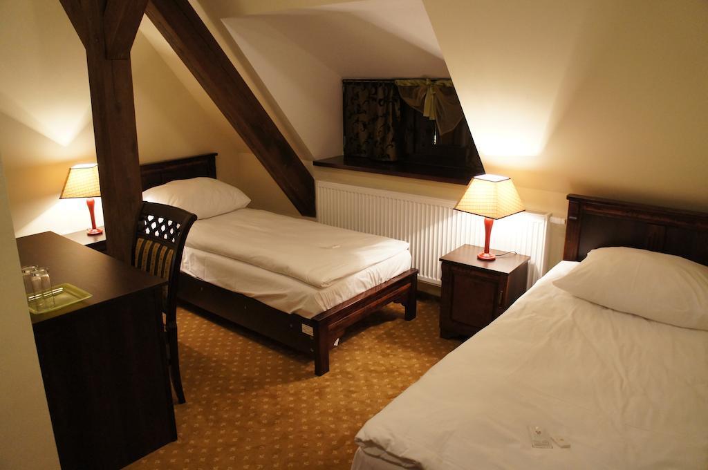 Hotel Dworska Elektrownia Kędzierzyn-Koźle Zimmer foto