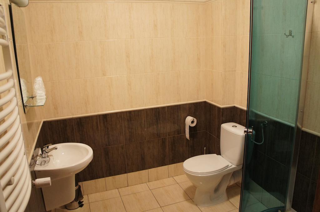 Hotel Dworska Elektrownia Kędzierzyn-Koźle Zimmer foto