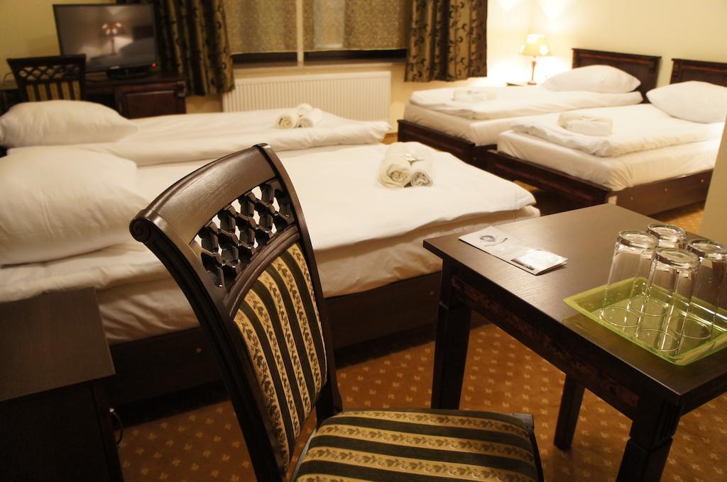 Hotel Dworska Elektrownia Kędzierzyn-Koźle Zimmer foto